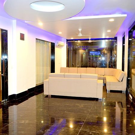 Hotel Taru Inn Ghaziabad Esterno foto