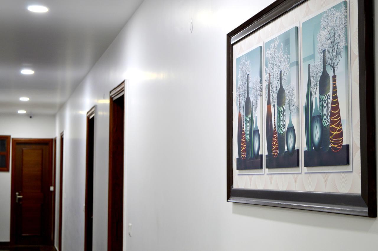Hotel Taru Inn Ghaziabad Esterno foto