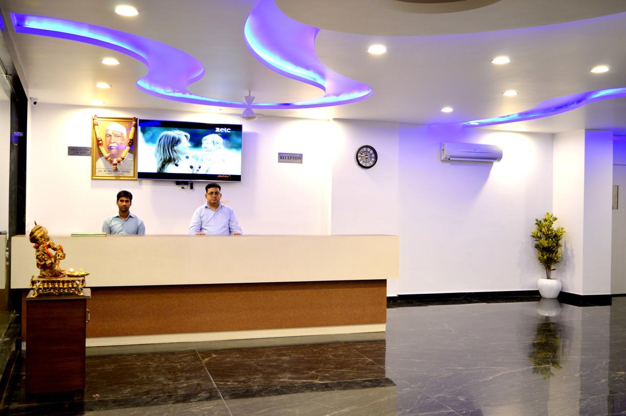 Hotel Taru Inn Ghaziabad Esterno foto