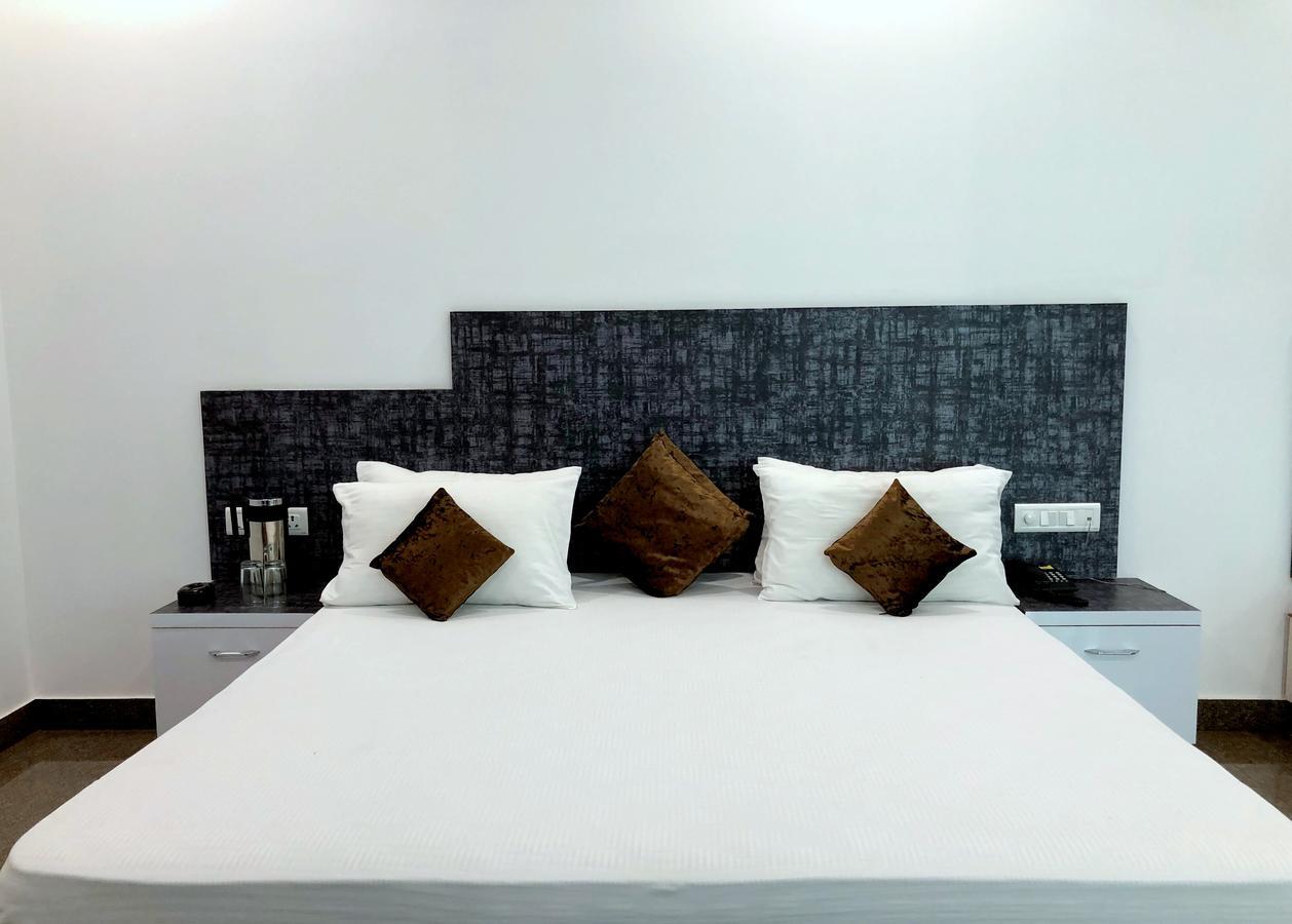 Hotel Taru Inn Ghaziabad Esterno foto