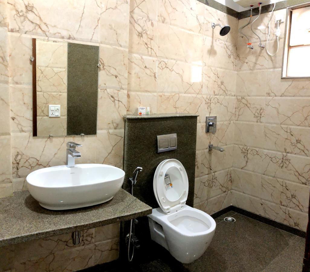 Hotel Taru Inn Ghaziabad Esterno foto