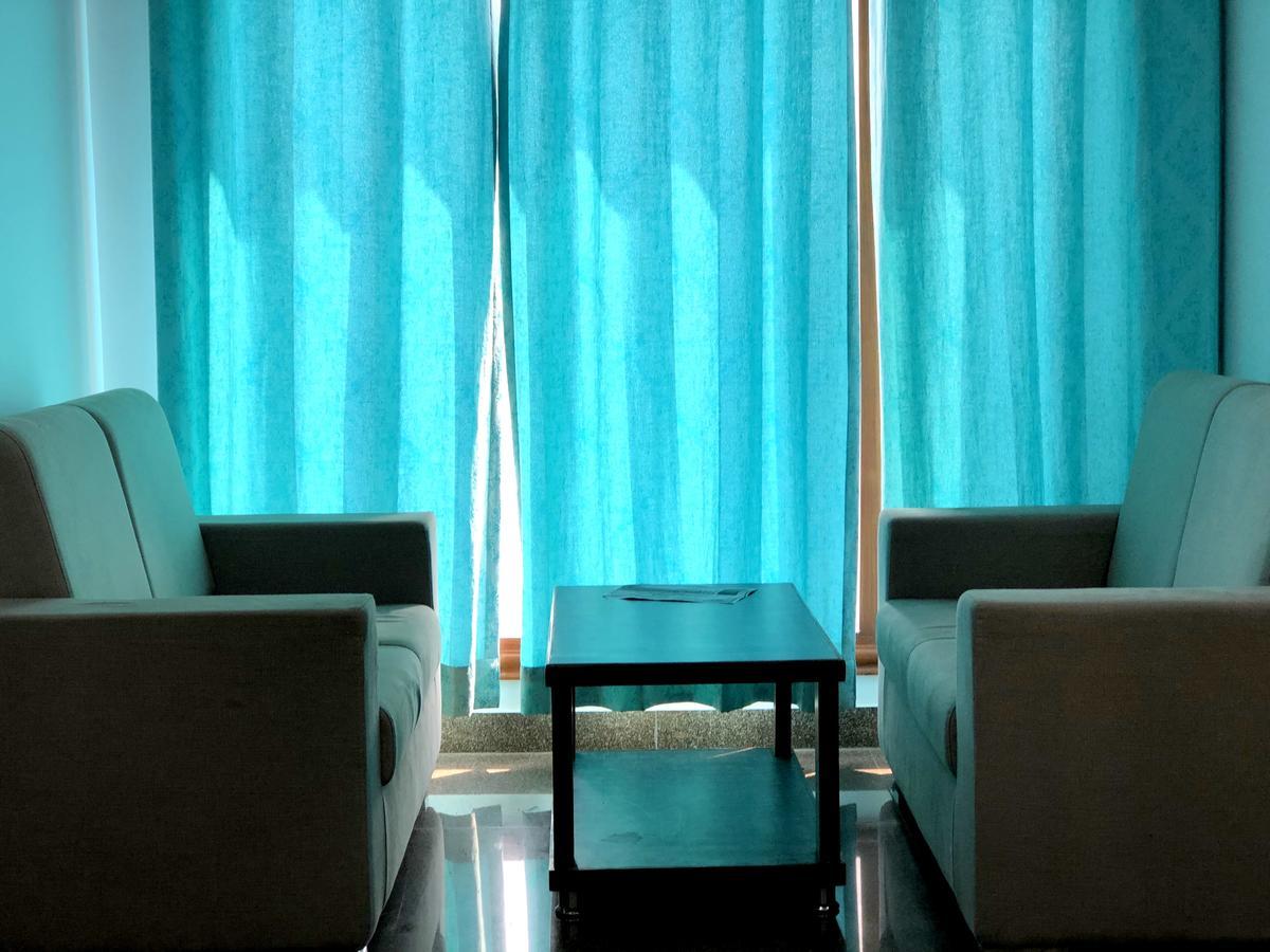 Hotel Taru Inn Ghaziabad Esterno foto
