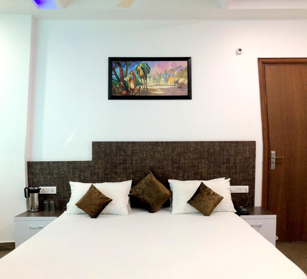 Hotel Taru Inn Ghaziabad Esterno foto